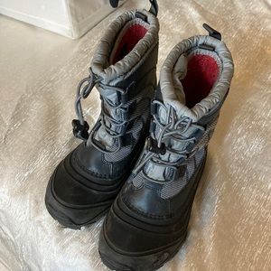 The North Face snow boots size 2 thermafelt plus